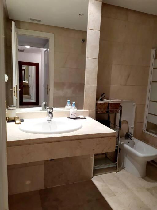 マルベーリャApartamento Deluxe Puerto Banusアパートメント エクステリア 写真